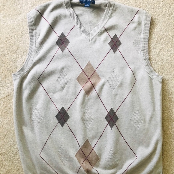 Men’s Sweater Vest - Picture 3 of 4